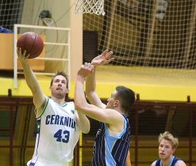 KOŠARKA CERKNICA VS STRAŽIŠČE 24 FOTO LJUBO VUKELIČ